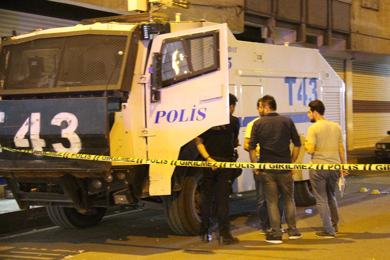 Diyarbakır’da TOMA’ya bombalı saldırı